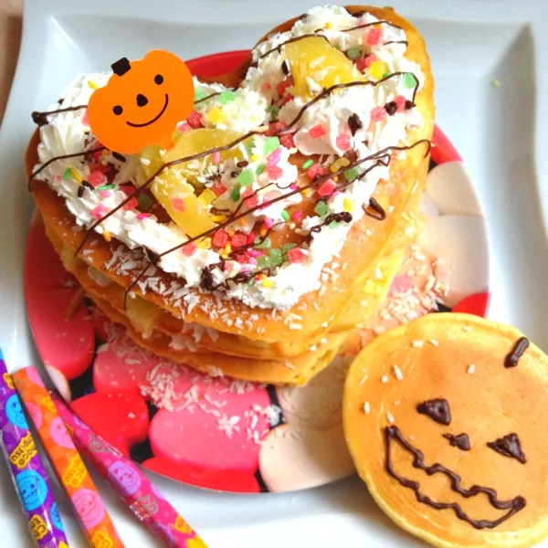 3時のオヤツのホットケーキ( •ॢ◡-ॢ)-♡2枚目にうちの猫たんハロウィンバージョンUPしたよ₍˄·͈༝·͈˄₎ฅ˒˒ニャー|calmamanさん