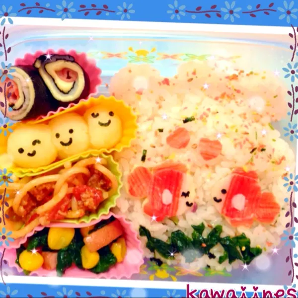 今日で今年のプール授業終わりなので、水つながりで金魚ちゃんお弁当♫ミートスパ、マッシュポテトさん、ほうれん草炒め、海苔チーズ巻き。|calmamanさん