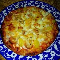 Snapdishの料理写真:hawaiian pizza|Sakura Diyanaさん