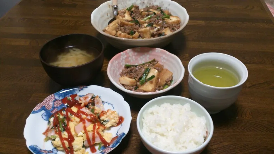 厚揚げで肉豆腐&ほうれん草とハムのオムレツ&大根の味噌汁|えっちゃんさん