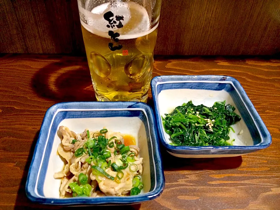 生ビールと、ガツぽんに、ほうれん草のわさび和え。|Takashi H.さん