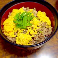 鶏そぼろの三色丼|とらとらさん