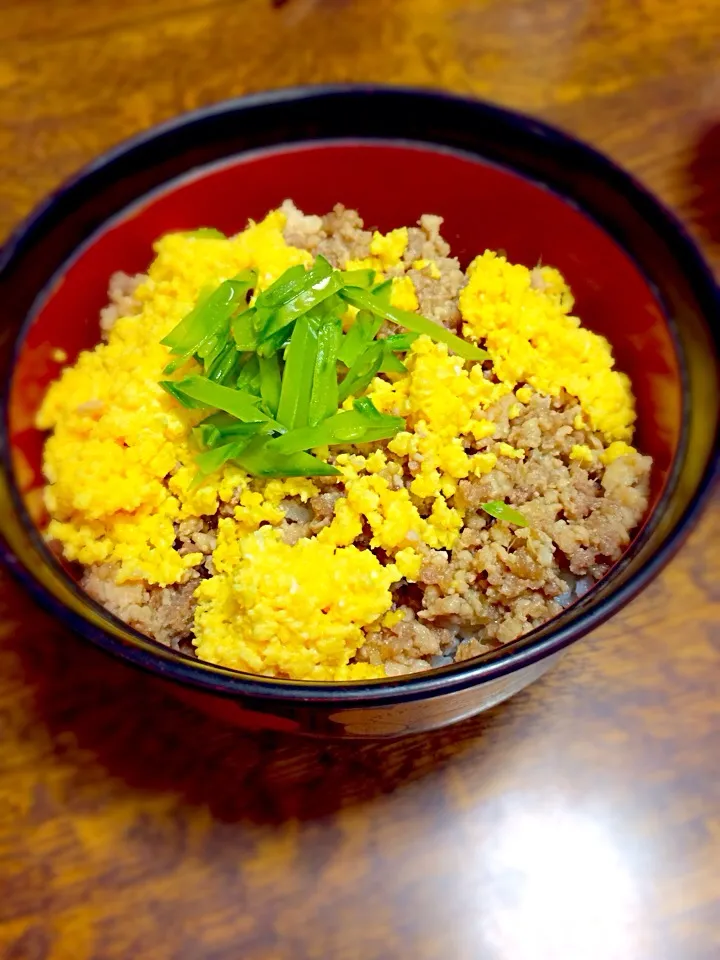 鶏そぼろの三色丼|とらとらさん