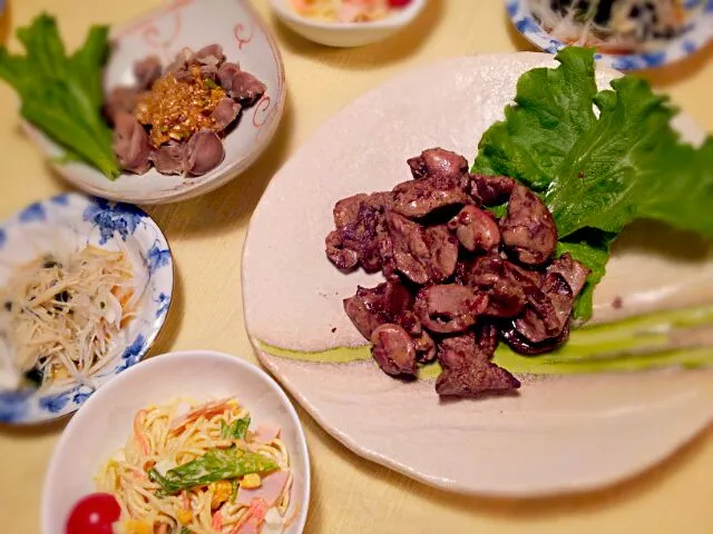 ☆鶏レバー焼き
☆砂肝の塩ネギタレ
☆サラスパ
☆ワカメと新たまの酢の物|りえぞ～さん