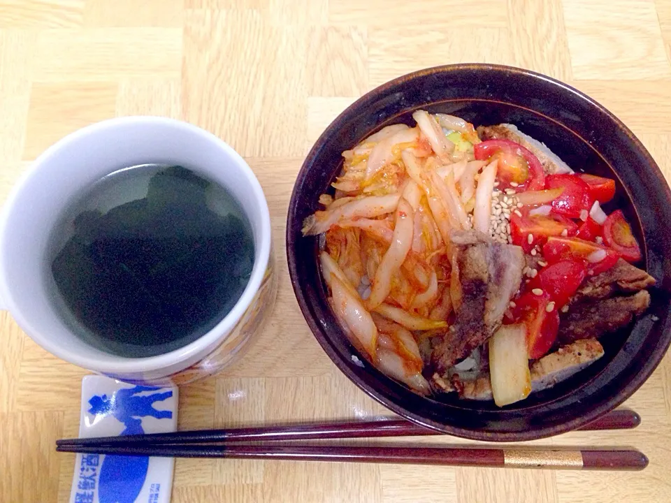 Snapdishの料理写真:自家製ヒレ焼豚丼＆わかめスープ|Tarou  Masayukiさん