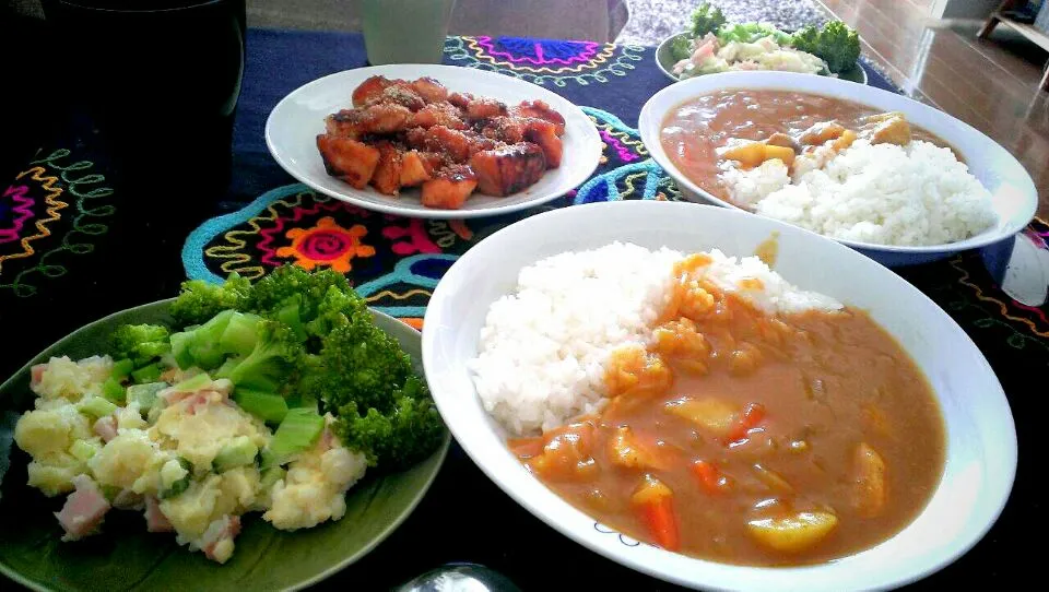 Snapdishの料理写真:粉から作ったカレーライス、ポテトサラダ、鶏胸肉のサッと揚げあんかけ♪|Yuko Miyamotoさん