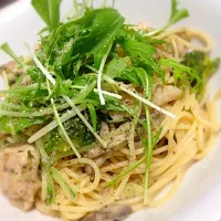 Snapdishの料理写真:鶏肉ときのこと水菜の白ワインソースのパスタ|Eishi Tokunoさん