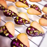 Chocolate cookies with rose leaf and pistachio