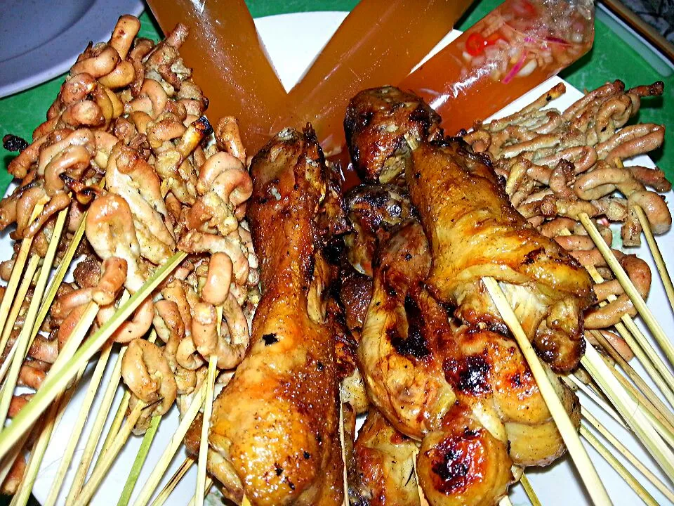 pulutan.. chicken neck and intestines.. nom..|Ayel Santellaさん