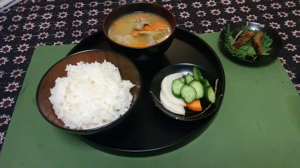 会津の漆器飯椀にご飯 豚汁 漬物|かつらぎ ただひこさん