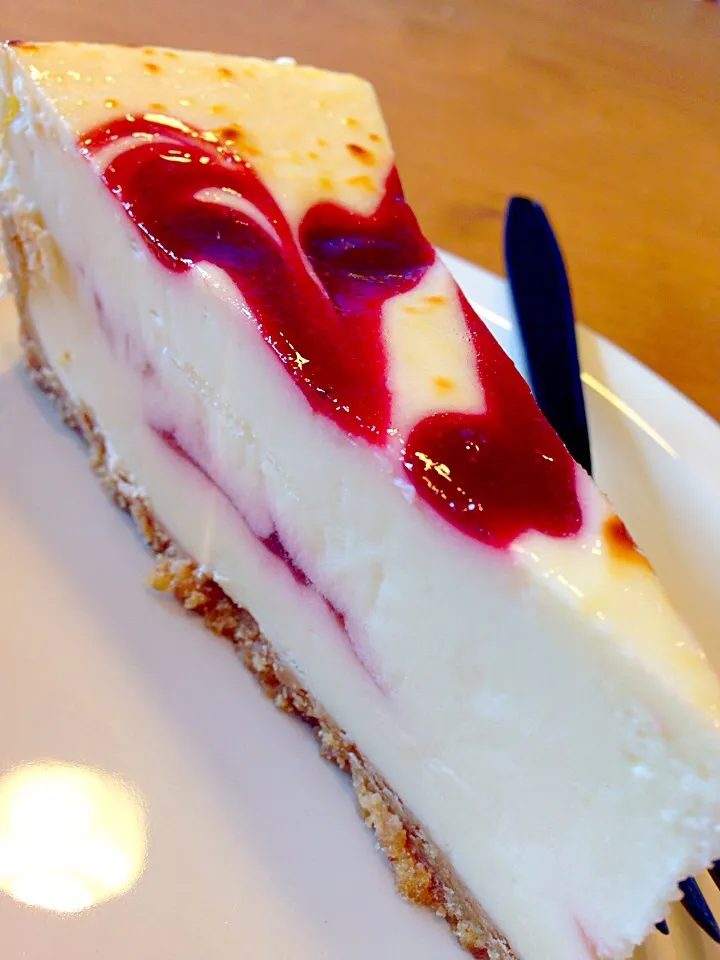 Starbucks raspberry cheesecake. My all time favorite!|kachuchuさん