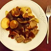 Roast Lamb with Potatoes, Onions and Gravy|Myriam Stajkowskiさん