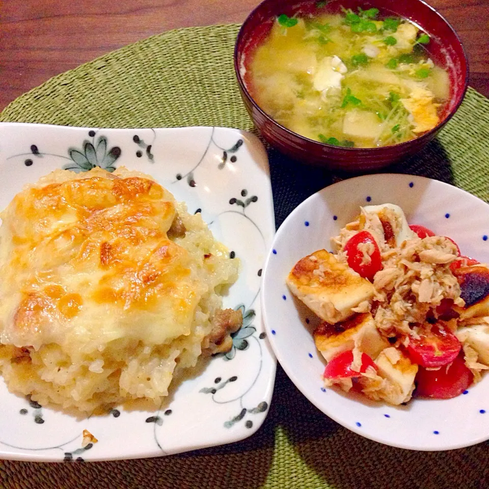 チキンと玉ねぎの簡単クリームドリア、ツナとトマトのはんぺんサラダ、カイワレとタケノコの卵スープ|今日の献立さん