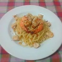 Snapdishの料理写真:Aglio Olio with Chicken n' Prawn|DennyChristianさん