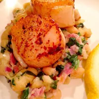 Seared Scallops with Canellini Beans & Spinach|create-eatsさん