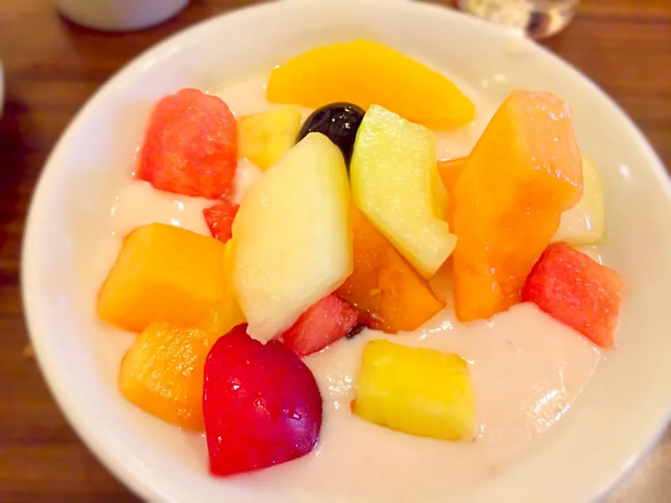 Snapdishの料理写真:Hotel Russell London fruits yogurt|Mabo Nagaiさん