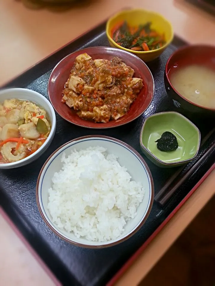 Snapdishの料理写真:会社のご飯☆麻婆豆腐|ericanさん