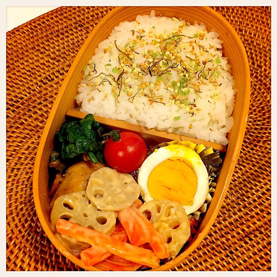 今日のお弁当！鶏肉とほうれん草とモヤシの胡麻和え、にんじんとレンコンのマヨ柚子胡椒和え、いしる煮玉子d(^_^o)|mamigoさん