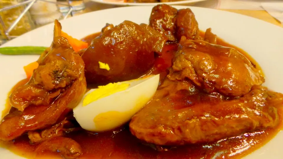 chicken and pork adobo|Camille Briosoさん