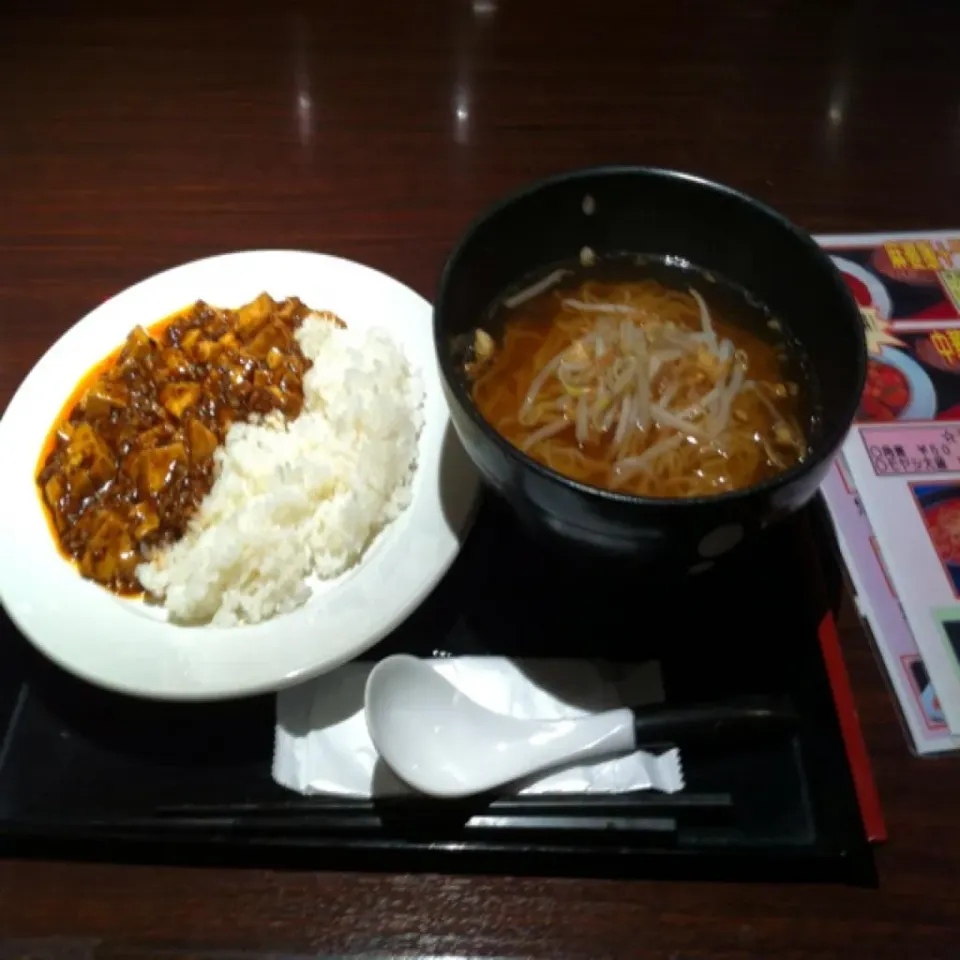 麻婆飯プラスラーメンセット。大辛だったけど、そこまで辛くない。激辛にすれば良かった。|pukuchanさん