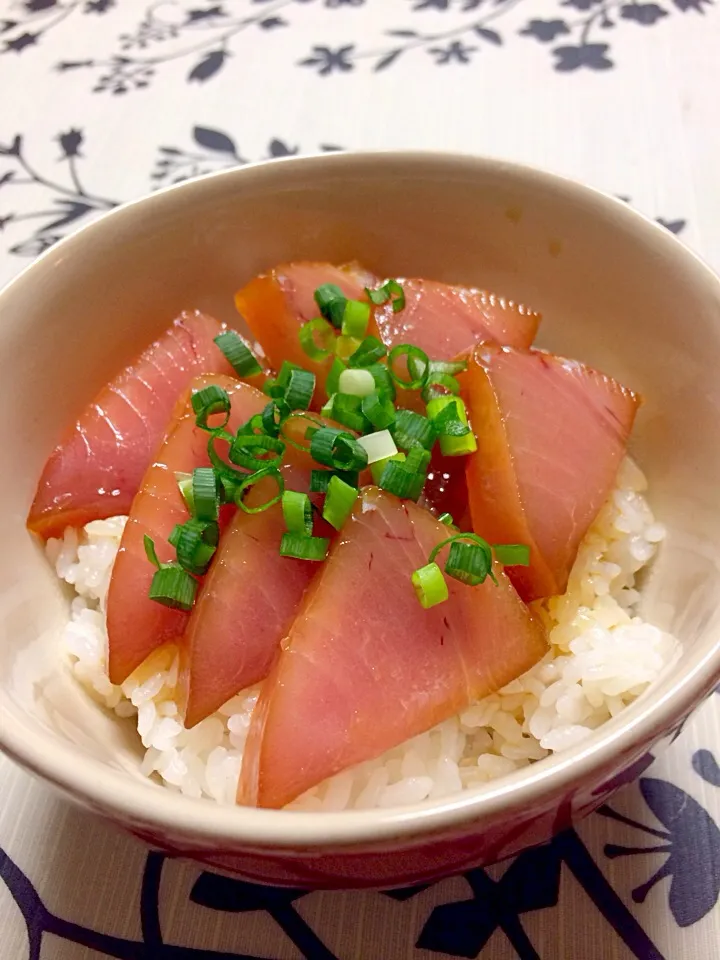 マグロの漬け丼😋|かずちんさん