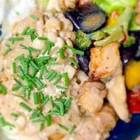 Snapdishの料理写真:Chicken with Cream Sauce and Veggies|Emyline Welchさん