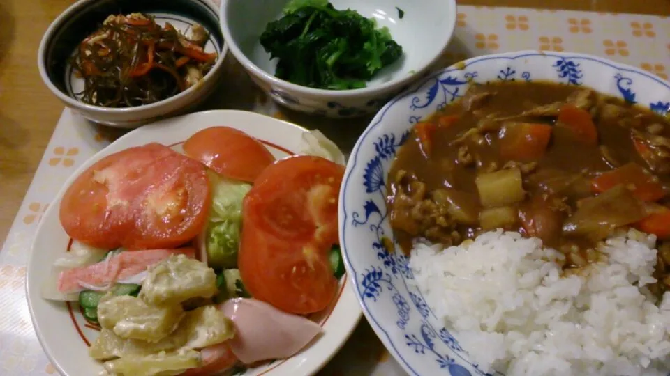 Snapdishの料理写真:3/18 カレー、サラダ、昆布の煮物、ほうれん草|クラキティさん