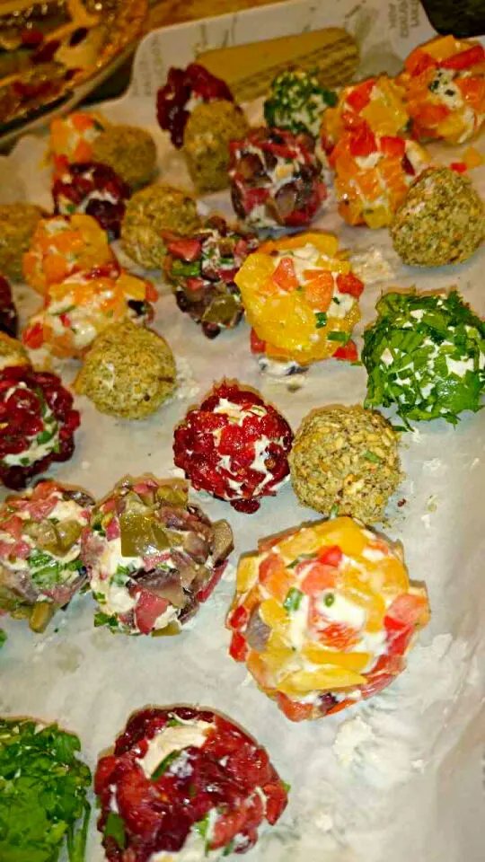 assorted cheese balls|Hamda Al Attarさん