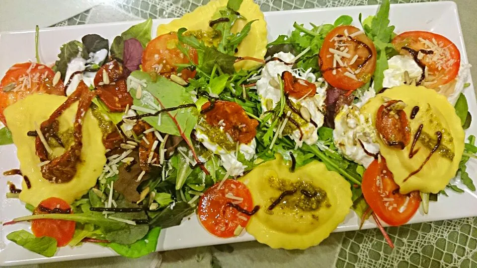 caprice salad with cheese ravioli|Hamda Al Attarさん