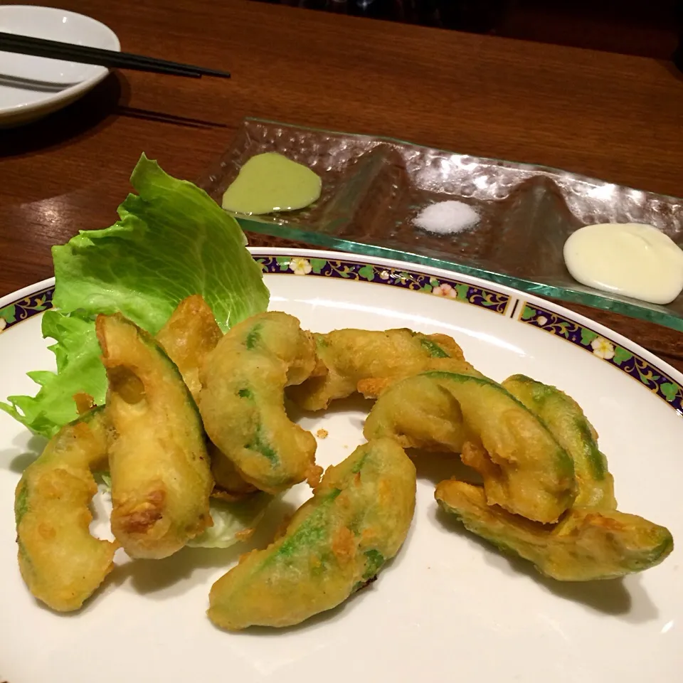 4人で餃子館（＾∇＾）アボカドの天ぷら熱々〜♡|しーさん