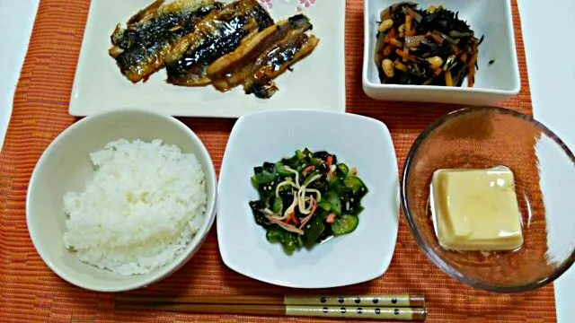 いわしの蒲焼き、ひじきの煮物、きゅうりわかめの酢の物、卵豆腐♡|yuiさん