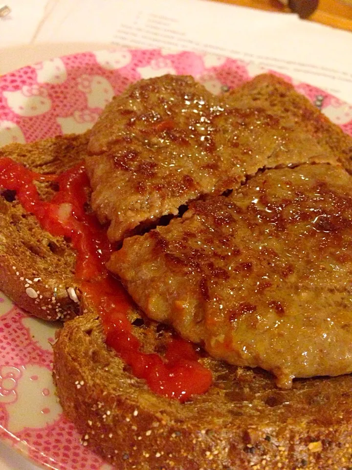 Hamburger bread and ketchup haha|kachuchuさん