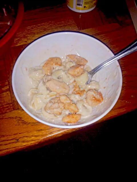 Snapdishの料理写真:Chicken with Mushroom tortellini, roasted garlic Alfredo and parmesean|cristina nさん