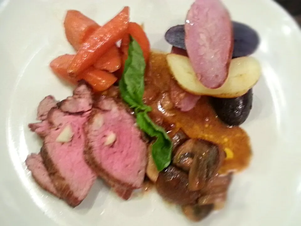 Chateaubriand with Colored Potatoes|Dustin Stairさん