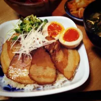 Snapdishの料理写真:リリたんこぶさんの料理 炊飯器で作ったじゅわトロチャーシューどーん💥（丼）|saekoさん