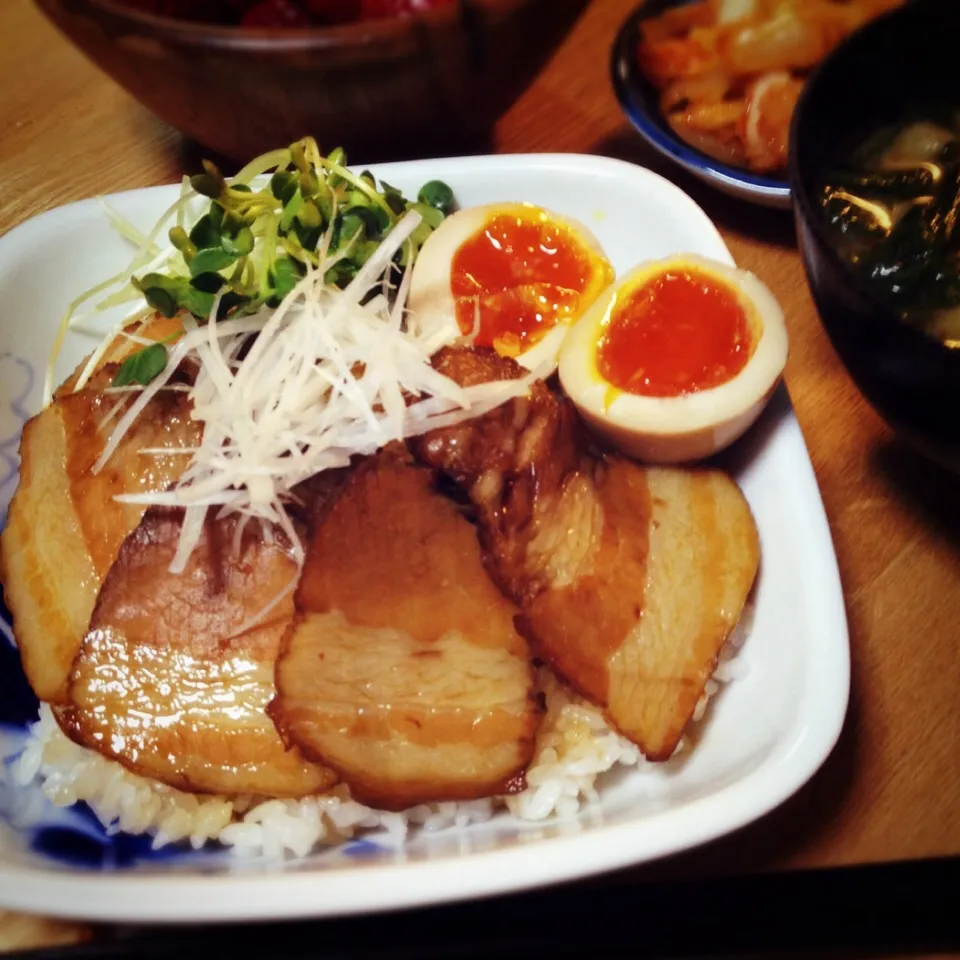 Snapdishの料理写真:リリたんこぶさんの料理 炊飯器で作ったじゅわトロチャーシューどーん💥（丼）|saekoさん