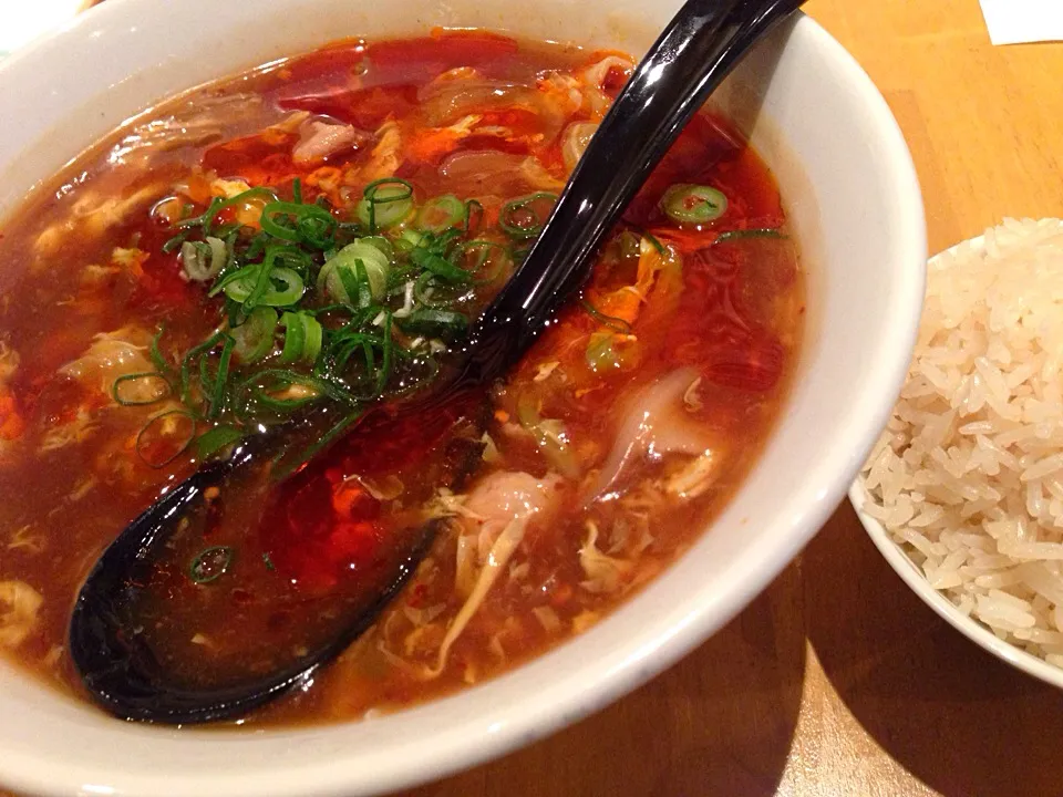 限定の酸辣湯麺。独特の甘みがあって、コレは旨い！|たけうちさん