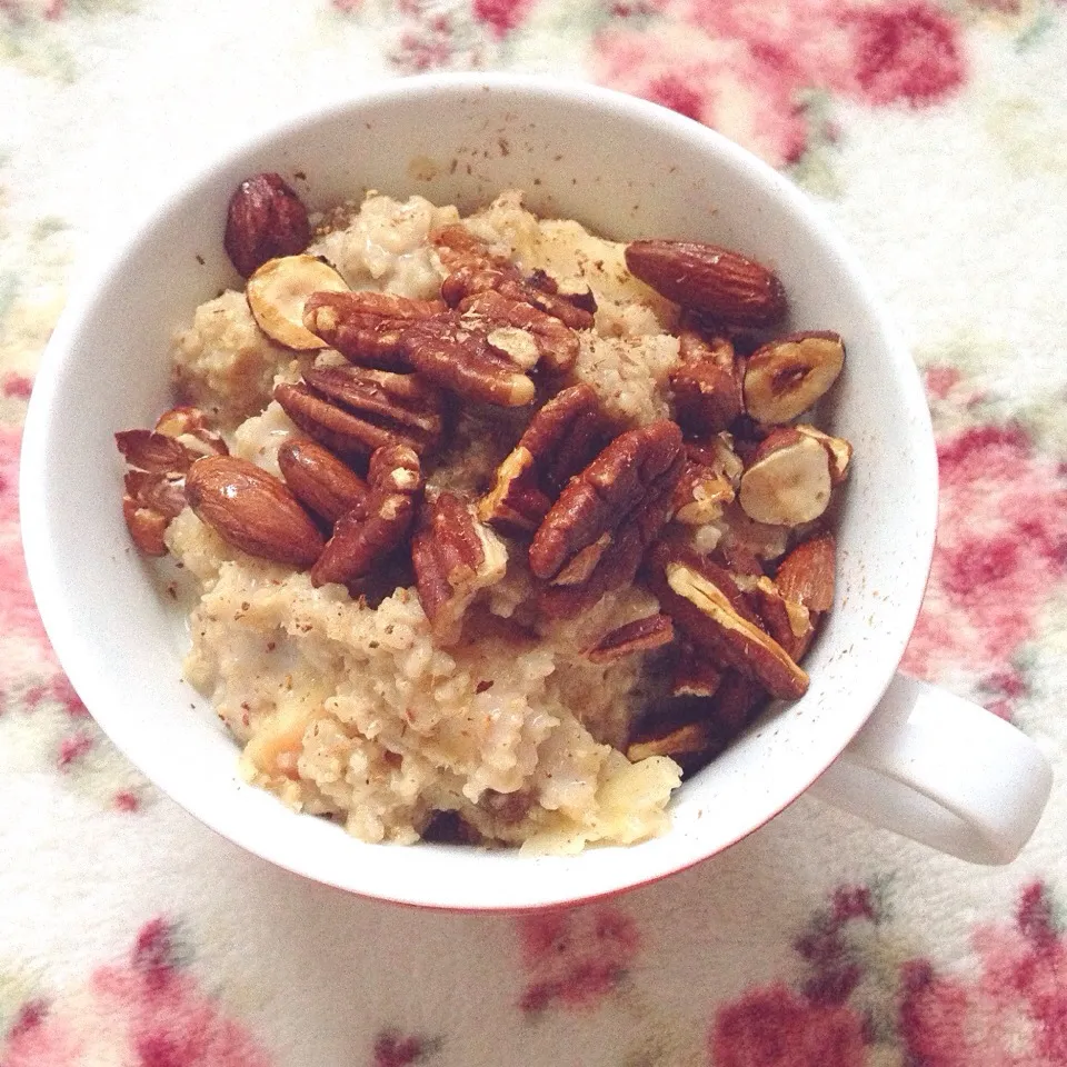 Cinnamon Apple Raisin oatmeal with maple roasted nuts|Rianneさん