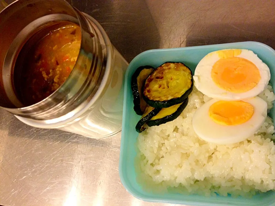 今日もカレー弁当。週半ば、張り切ってまいりましょ。|松浦有里さん