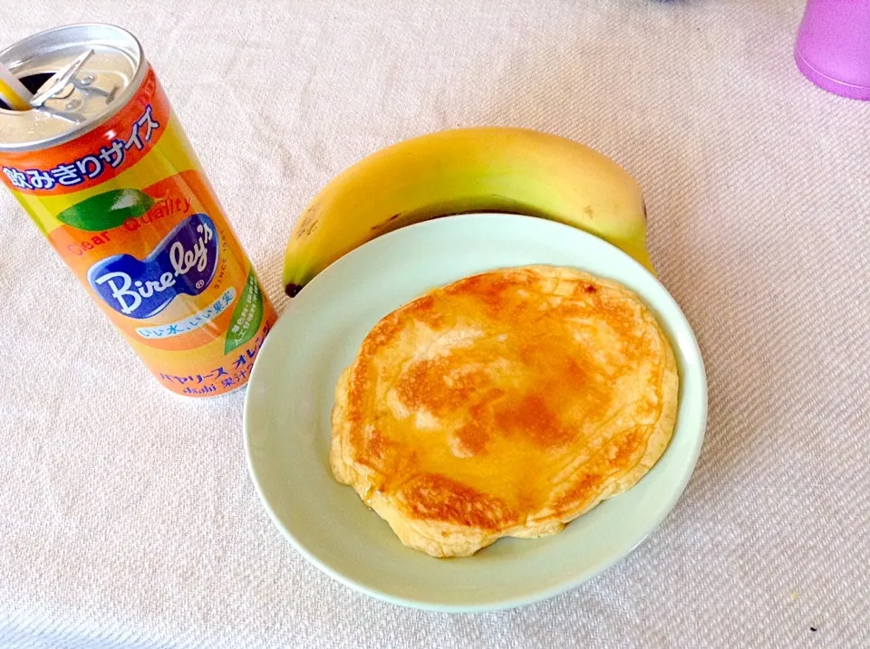 Snack time with my homemade pancake,banana&orange juice ;-)|joさん