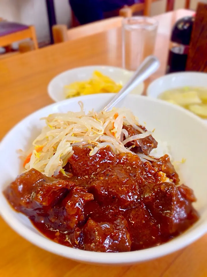 Snapdishの料理写真:重慶牛肉飯🔥🔥🔥|おかっぴーさん