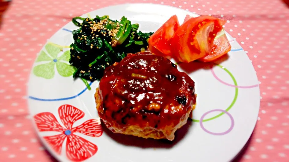 チキンバーグの照り焼き味噌風味とほうれん草のナムル(ゝω・)|ぎるママさん