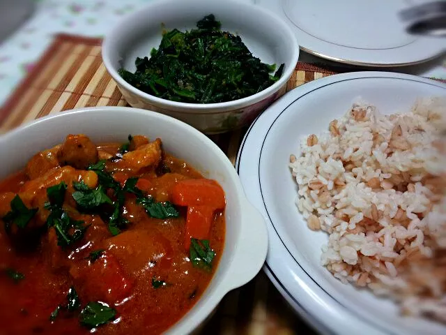 Dinner tonight: pork stew, quinoa rice and garlic spinach.|Eunice Pacsiさん