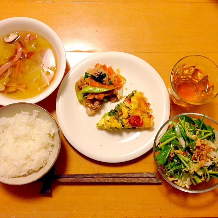 奥様作 のトマトと白菜のキッシュ   豚肉とネギのたまご炒め キャベツのコンソメスープ|中西 ツヨシさん