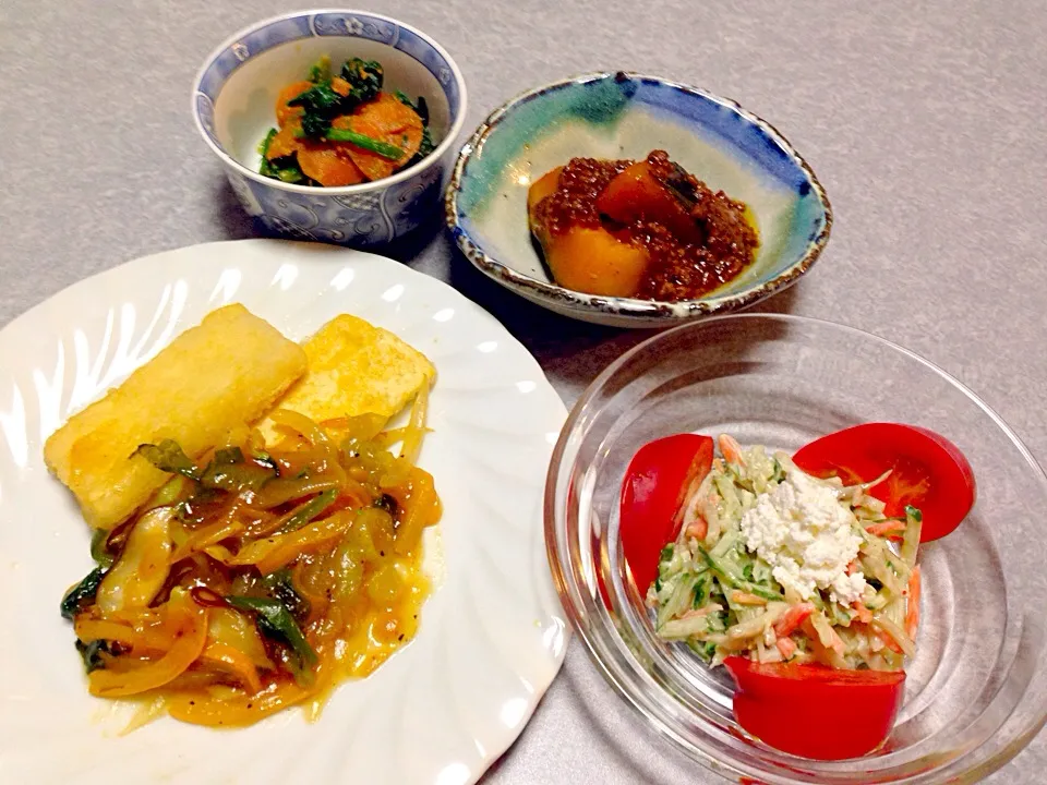 Snapdishの料理写真:豆腐ステーキ ほか 野菜中心 晩ご飯|Orie Uekiさん