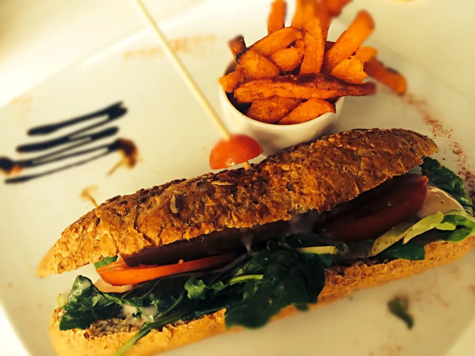 Snapdishの料理写真:Vegetarian Hot Dog & Butternut baked chips|Sergio Lacuevaさん