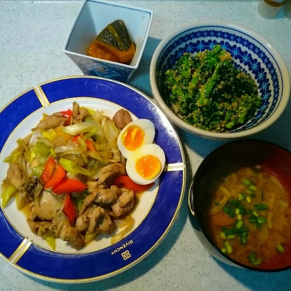 Snapdishの料理写真:鶏肉と白葱のニンニク醤油炒め、菜の花の胡麻和え、かぼちゃ煮、豚汁。|rokochixxx666さん