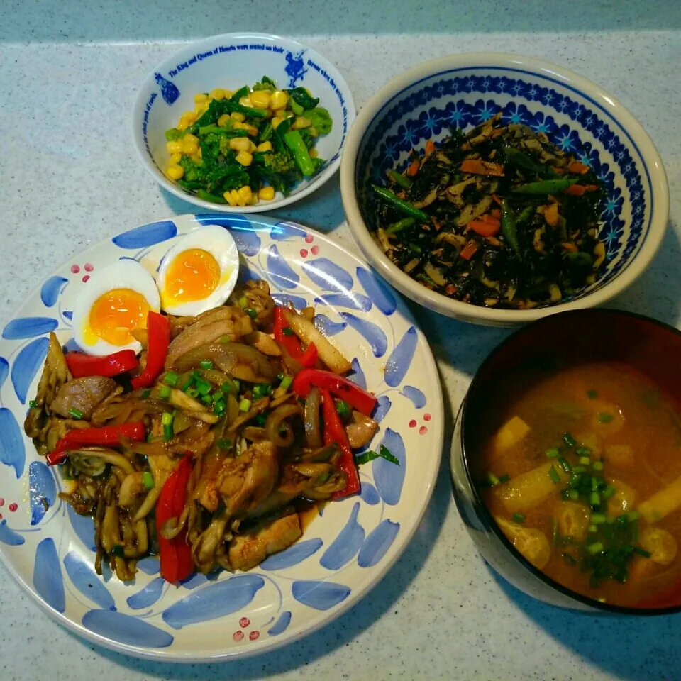 鶏肉と舞茸のオイスターソース炒め、ひじき煮、水菜と油揚げのお味噌汁、菜の花とコーンのおひたし。|rokochixxx666さん