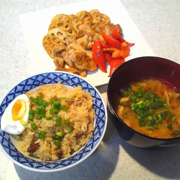 鶏肉のにんにく醤油焼き、チャーシューごはん、白菜と油揚げのお味噌汁。|rokochixxx666さん