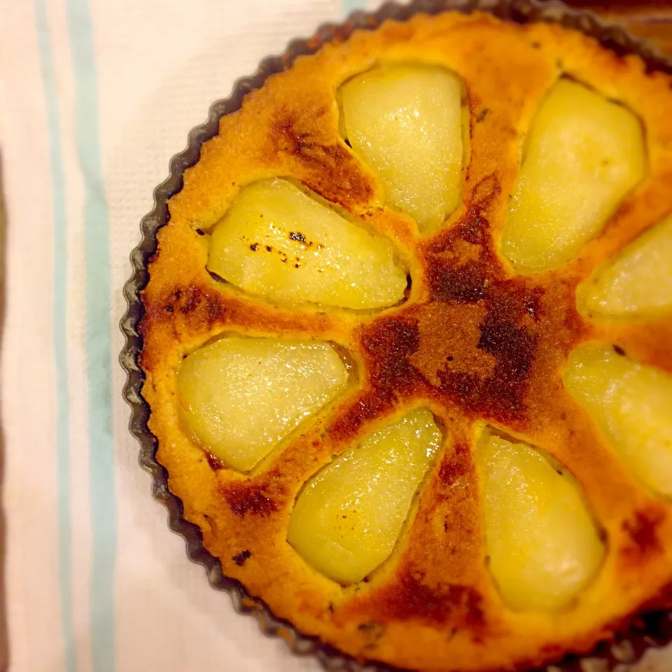 Snapdishの料理写真:Pear cranberry almond tart|Ying Ying Maさん